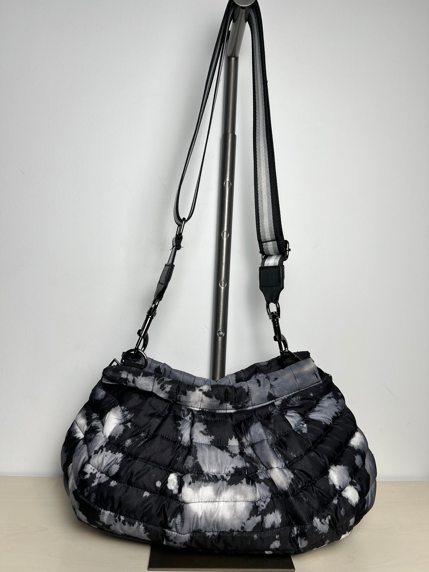 Crossbody By Think Royln, Size: Large