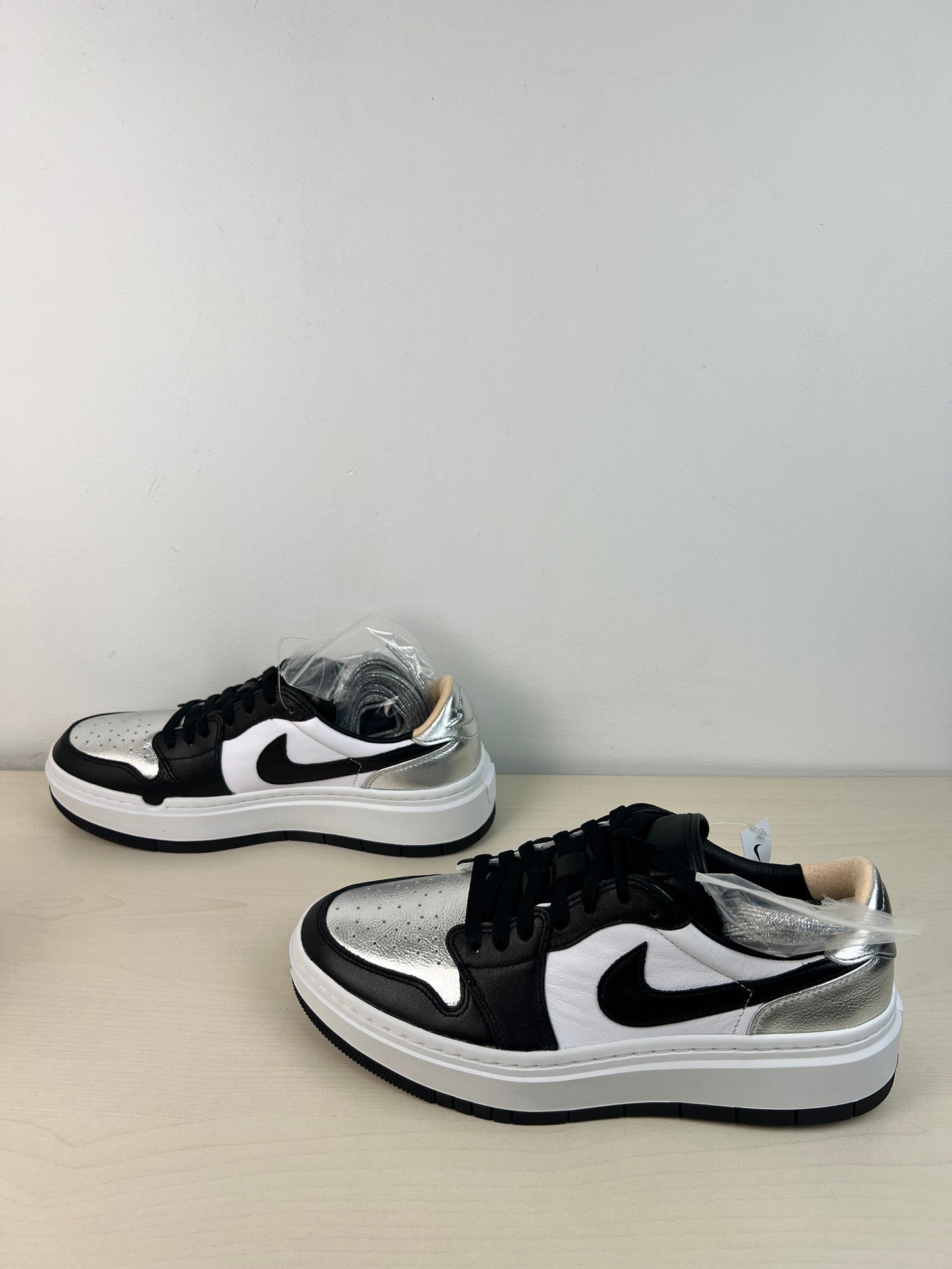 Shoes Sneakers By Nike In Black & Silver, Size: 10.5