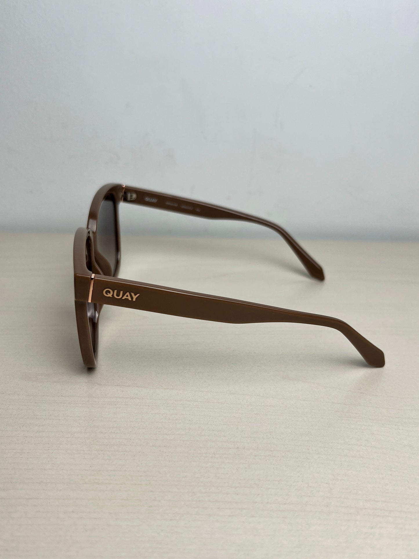 Sunglasses By QUAY, Size: Large