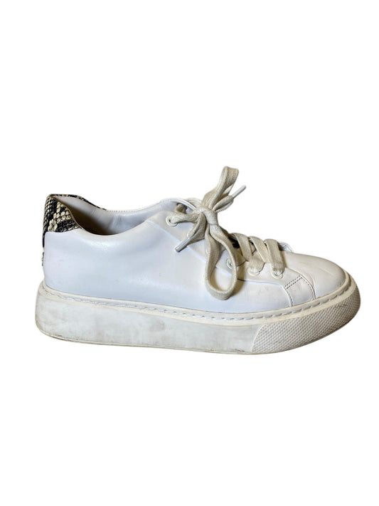 Shoes Athletic By Vince In White, Size: 8
