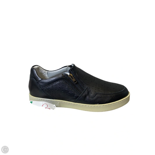 Shoes Sneakers By Clothes Mentor In Black, Size: 10