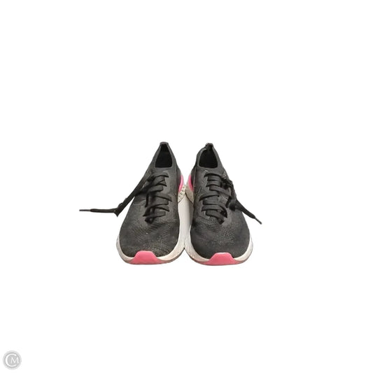 Shoes Athletic By Clothes Mentor In Black & White, Size: 9.5