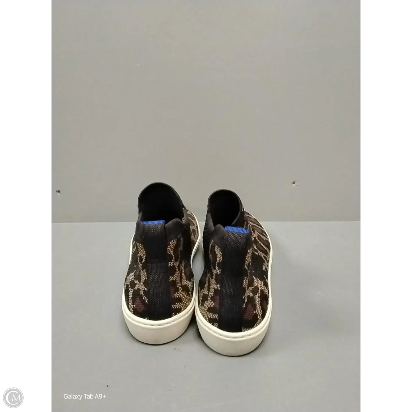 Shoes Sneakers By Rothys In Animal Print, Size: 8.5