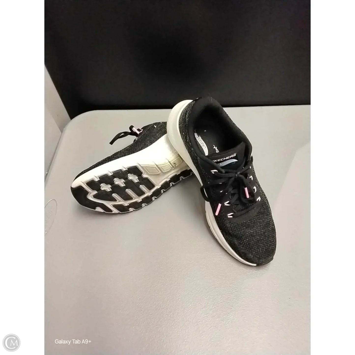 Shoes Athletic By Skechers In Black, Size: 9.5