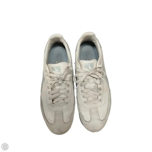 Shoes Sneakers By Skechers In White, Size: 9