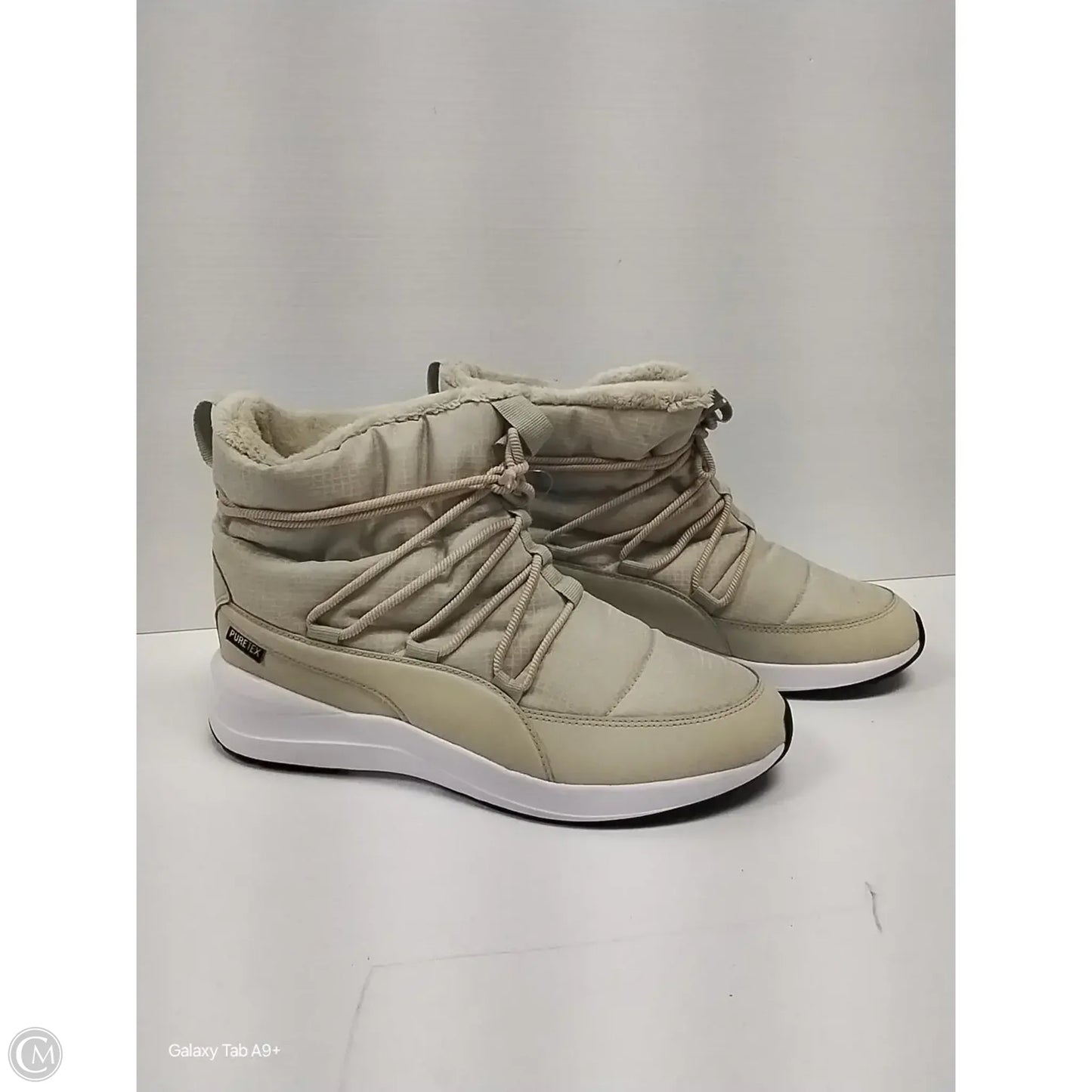 Shoes Sneakers By Puma In Cream, Size: 10