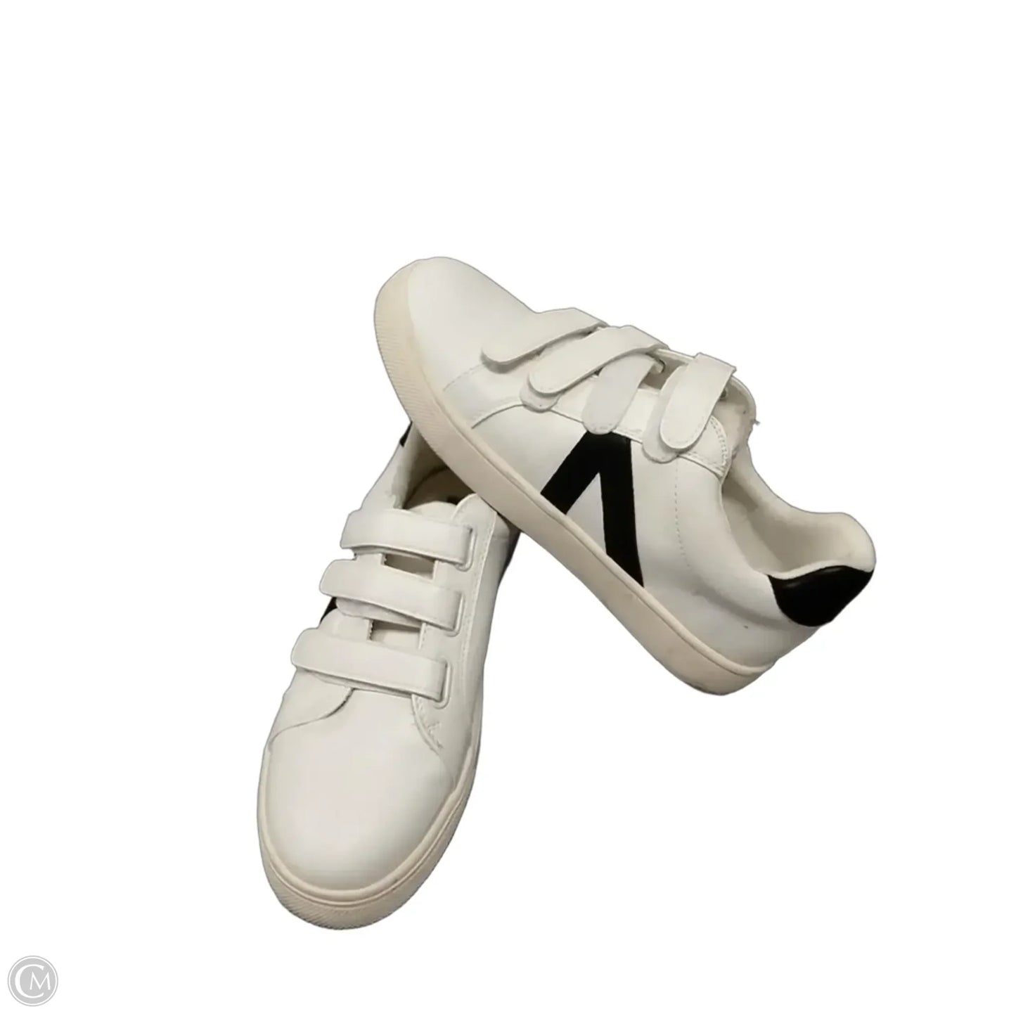 Shoes Sneakers By Mia In White, Size: 9