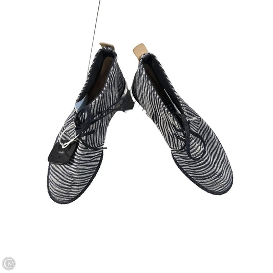 Shoes Sneakers By Clarks In Animal Print, Size: 9.5