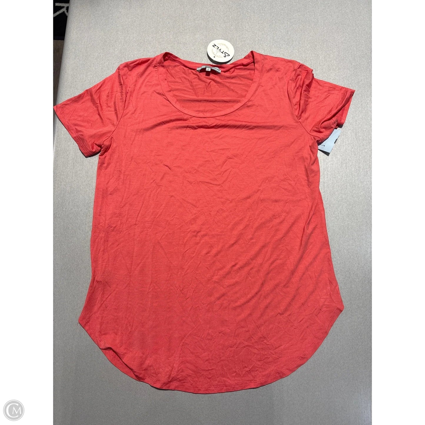 Top Short Sleeve Basic By Emmas Closet In Coral, Size: L