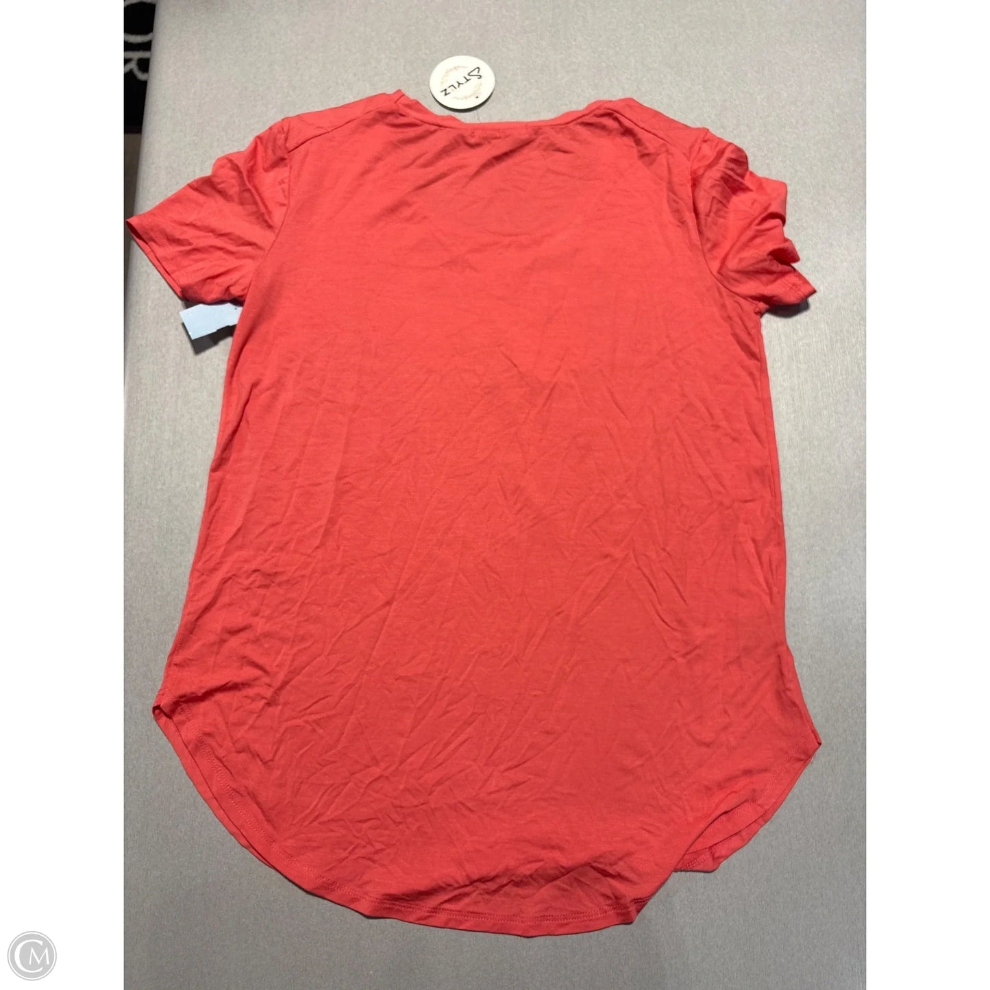 Top Short Sleeve Basic By Emmas Closet In Coral, Size: L