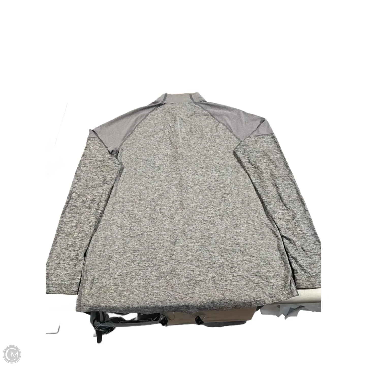 Athletic Top Long Sleeve Collar By Nike In Grey, Size: M