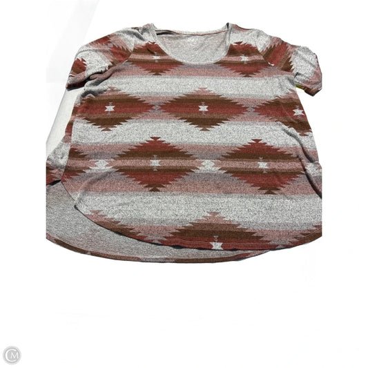 Top Short Sleeve By Maurices In Grey, Size: 2x