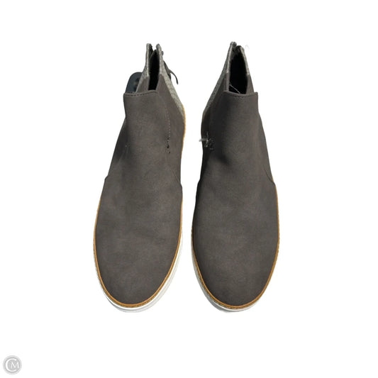 Boots Ankle Flats By Cmc In Grey, Size: 6.5