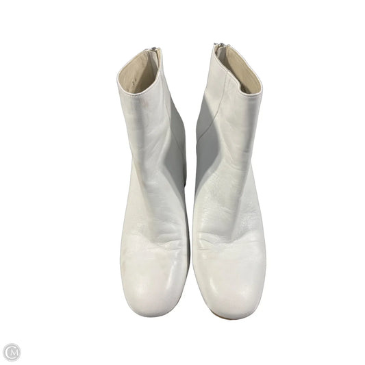 Boots Designer By Stuart Weitzman In White, Size: 8