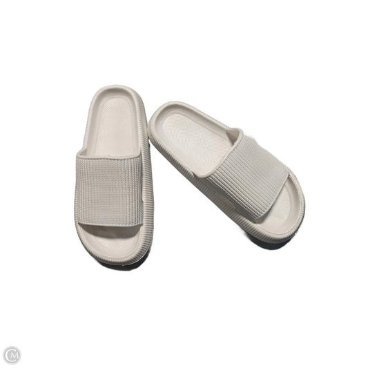 Sandals Flats By Cme In White, Size: 8.5