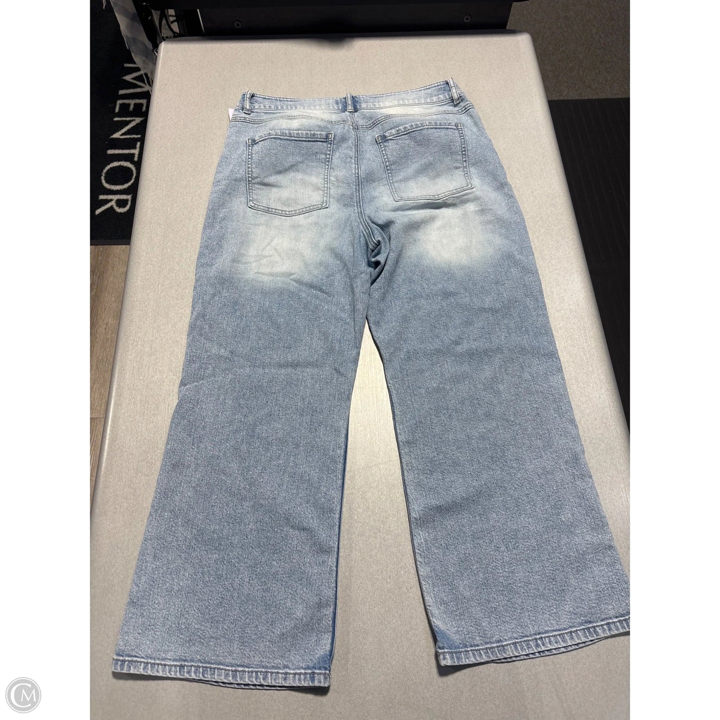 Jeans Cropped By Cabi In Blue Denim, Size: 12