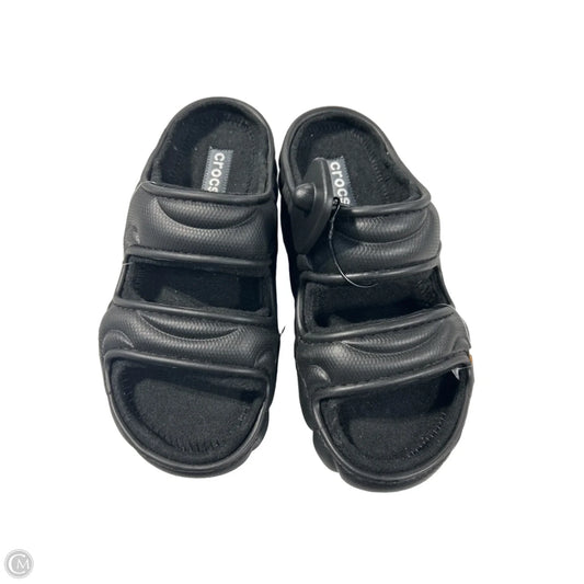 Sandals Flats By Crocs In Black, Size: 8