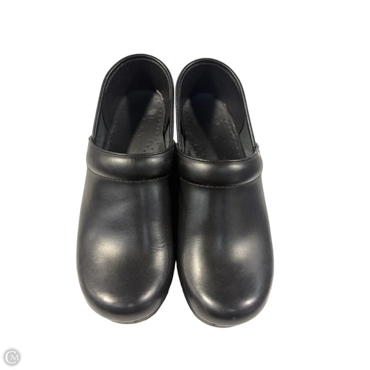Shoes Flats By Dansko In Black, Size: 7.5
