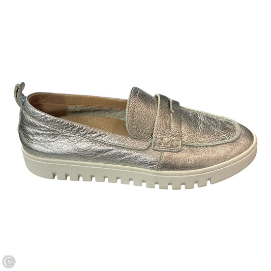 Shoes Flats By Vionic In Silver & White, Size: 8
