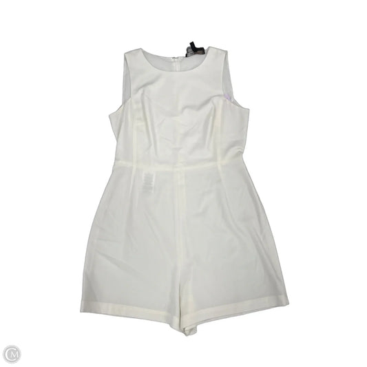 Dress Casual Short By Bcbgmaxazria In White, Size: M