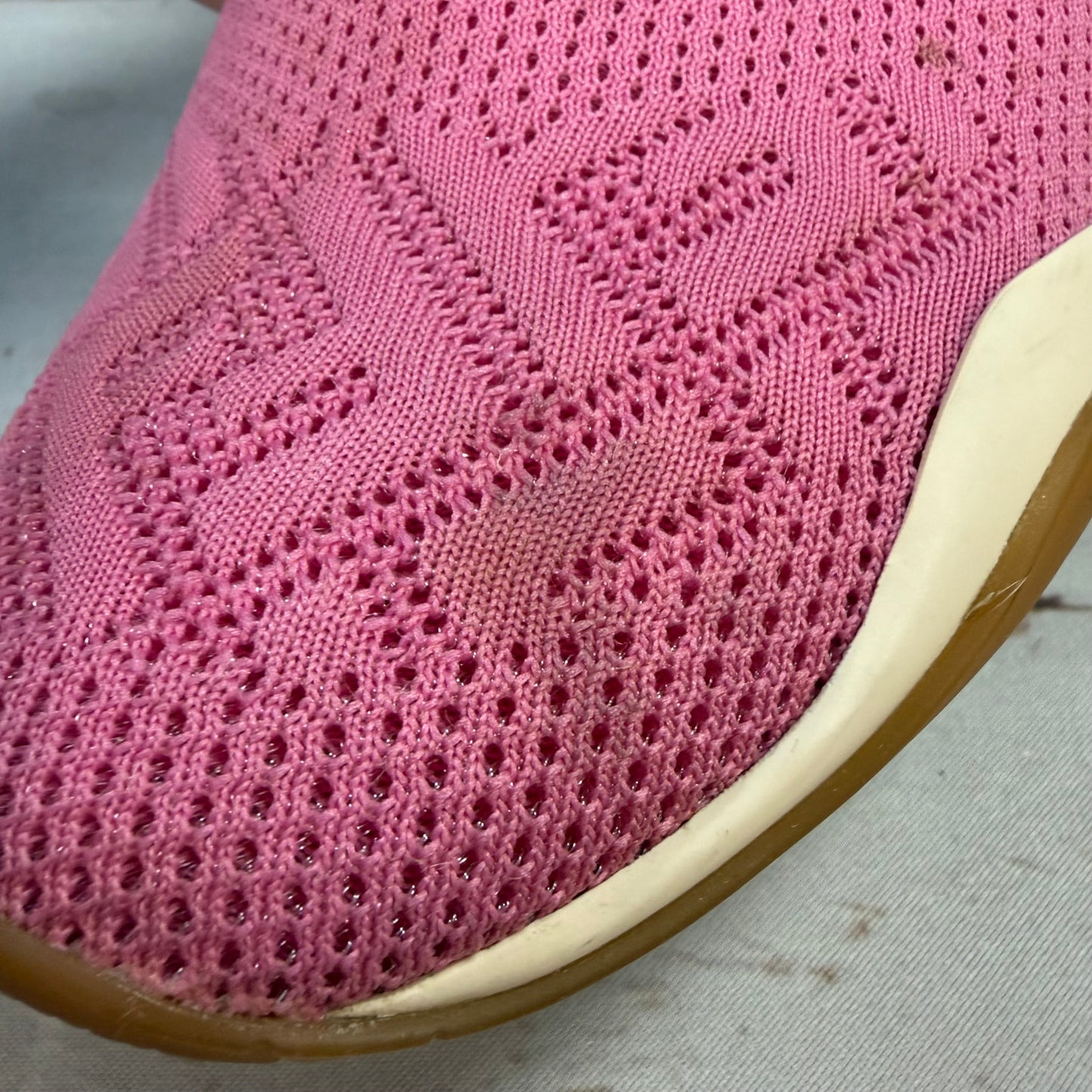 Shoes Luxury Designer By Fendi In Pink, Size: 5.5