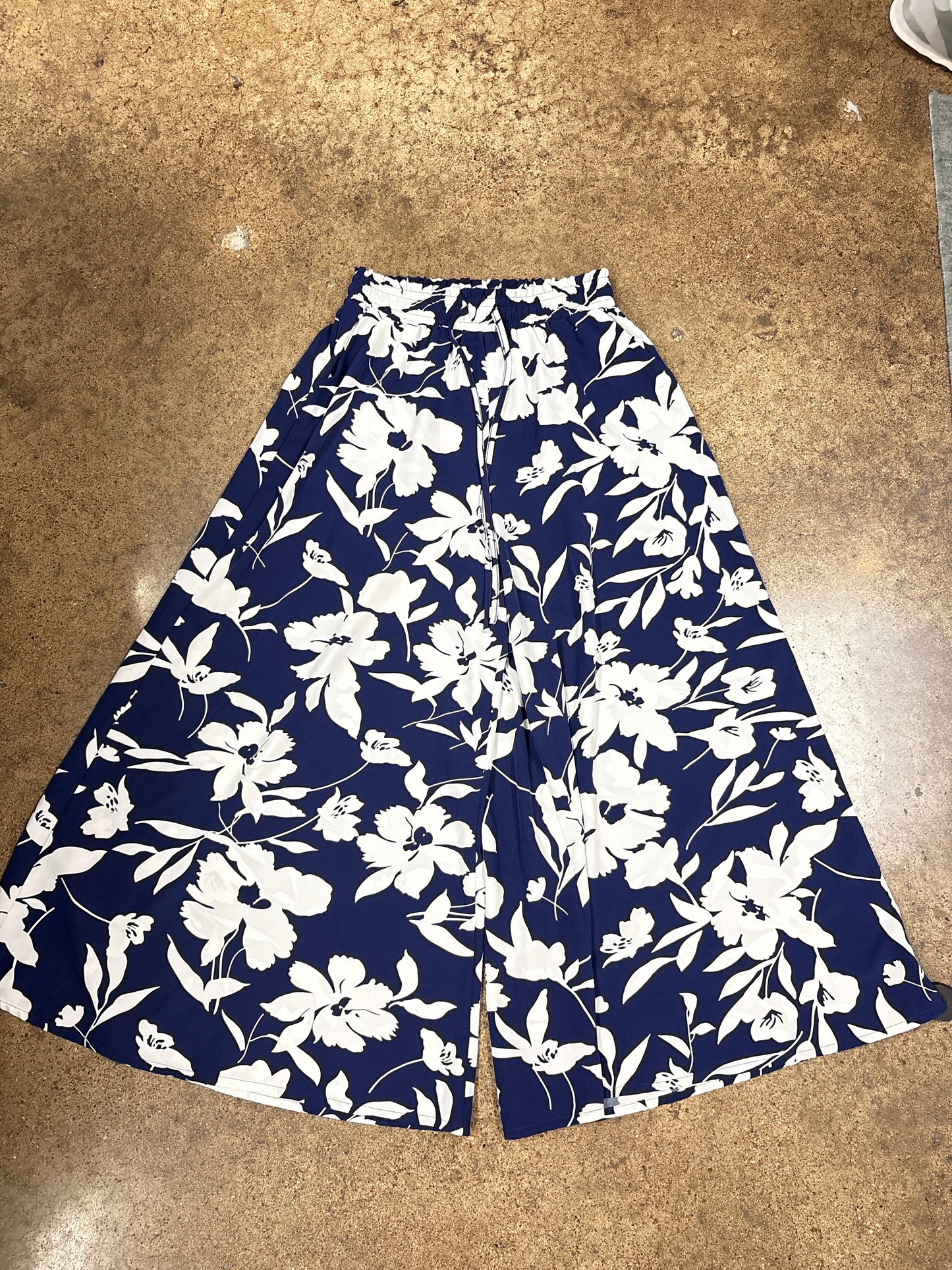 Pants Wide Leg By Clothes Mentor In Blue & White, Size:M