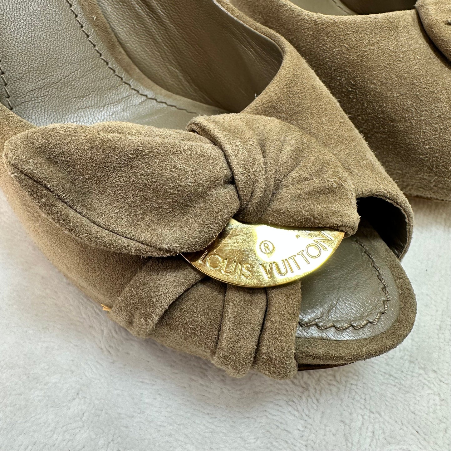 Heels Shoes Luxury Designer By Louis Vuitton In Beige, Size: 39 as is