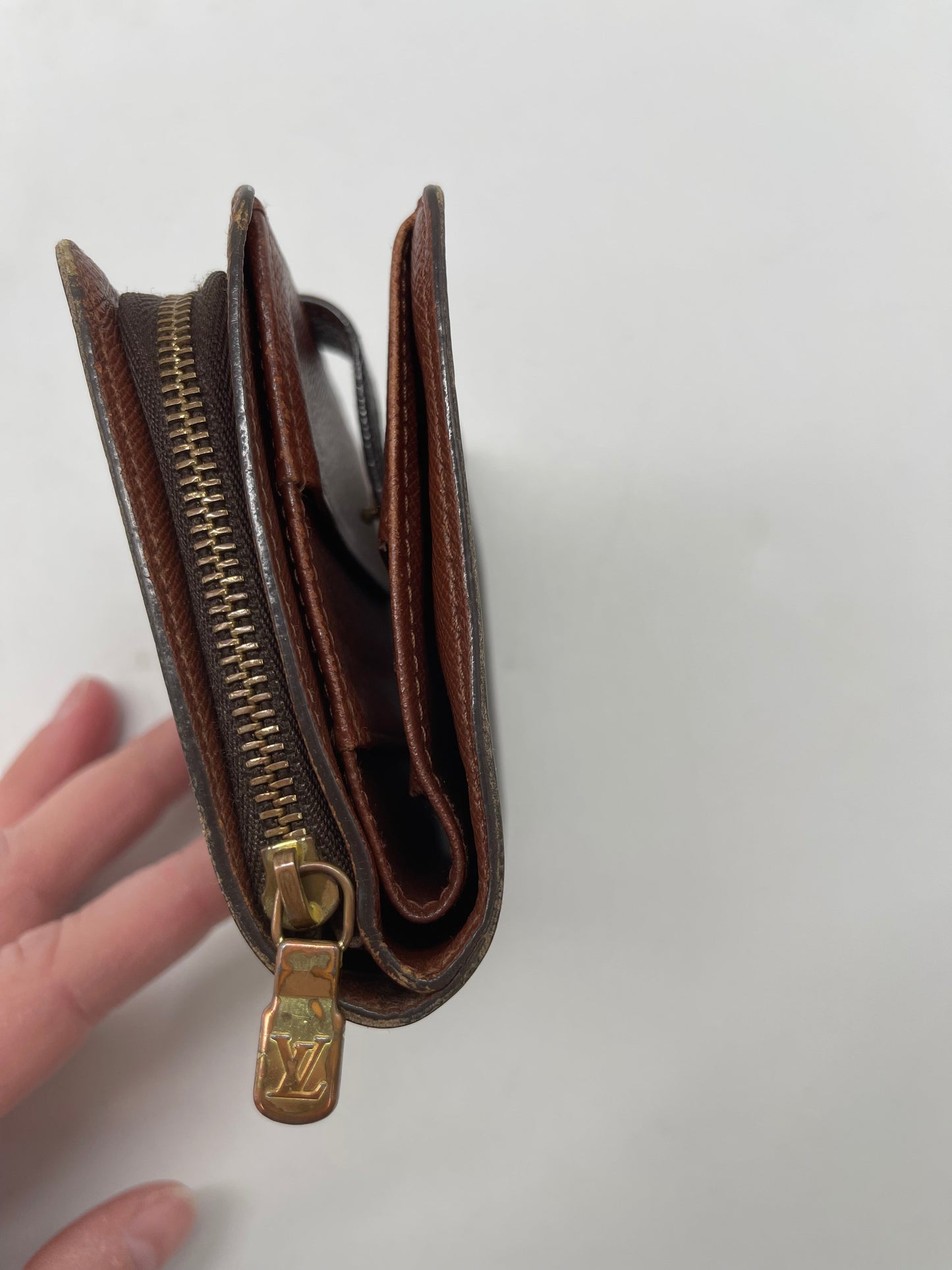 Wallet Luxury Designer By Louis Vuitton, Size: Medium