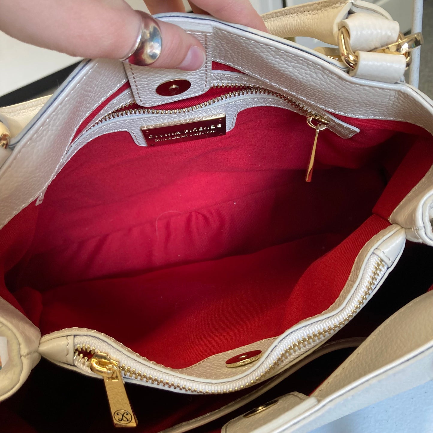 Crossbody Leather By Divina Firenze In Cream, Size:Medium