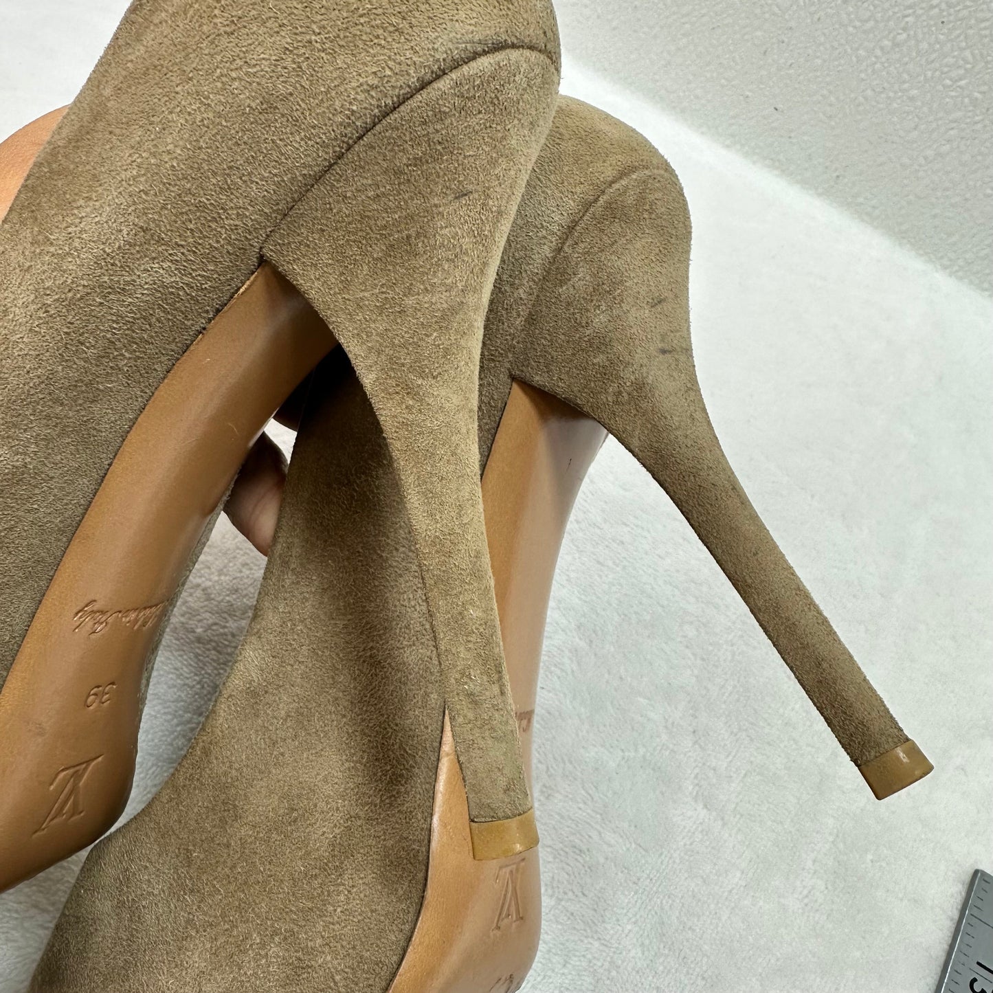 Heels Shoes Luxury Designer By Louis Vuitton In Beige, Size: 39 as is