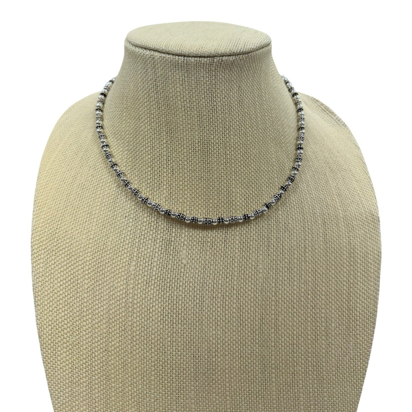 Necklace Choker & Collar  In Silver