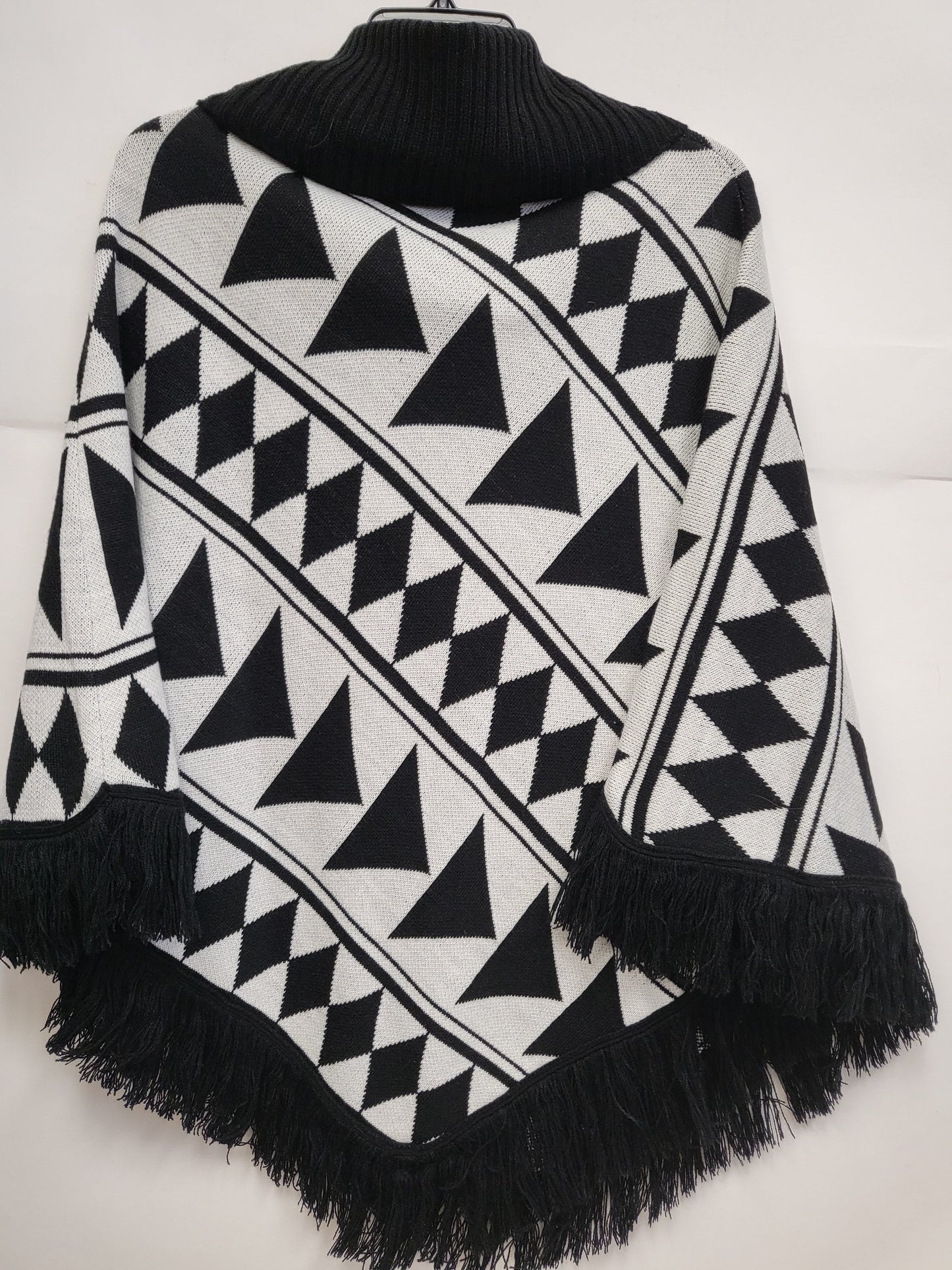 Poncho By Alfred Dunner  Size: M