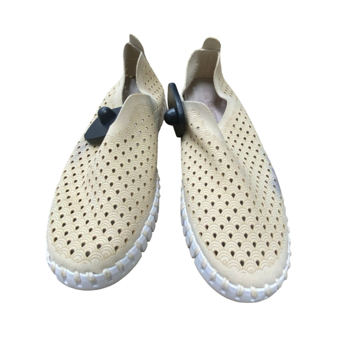Shoes Flats By Cmc In Beige, Size:8