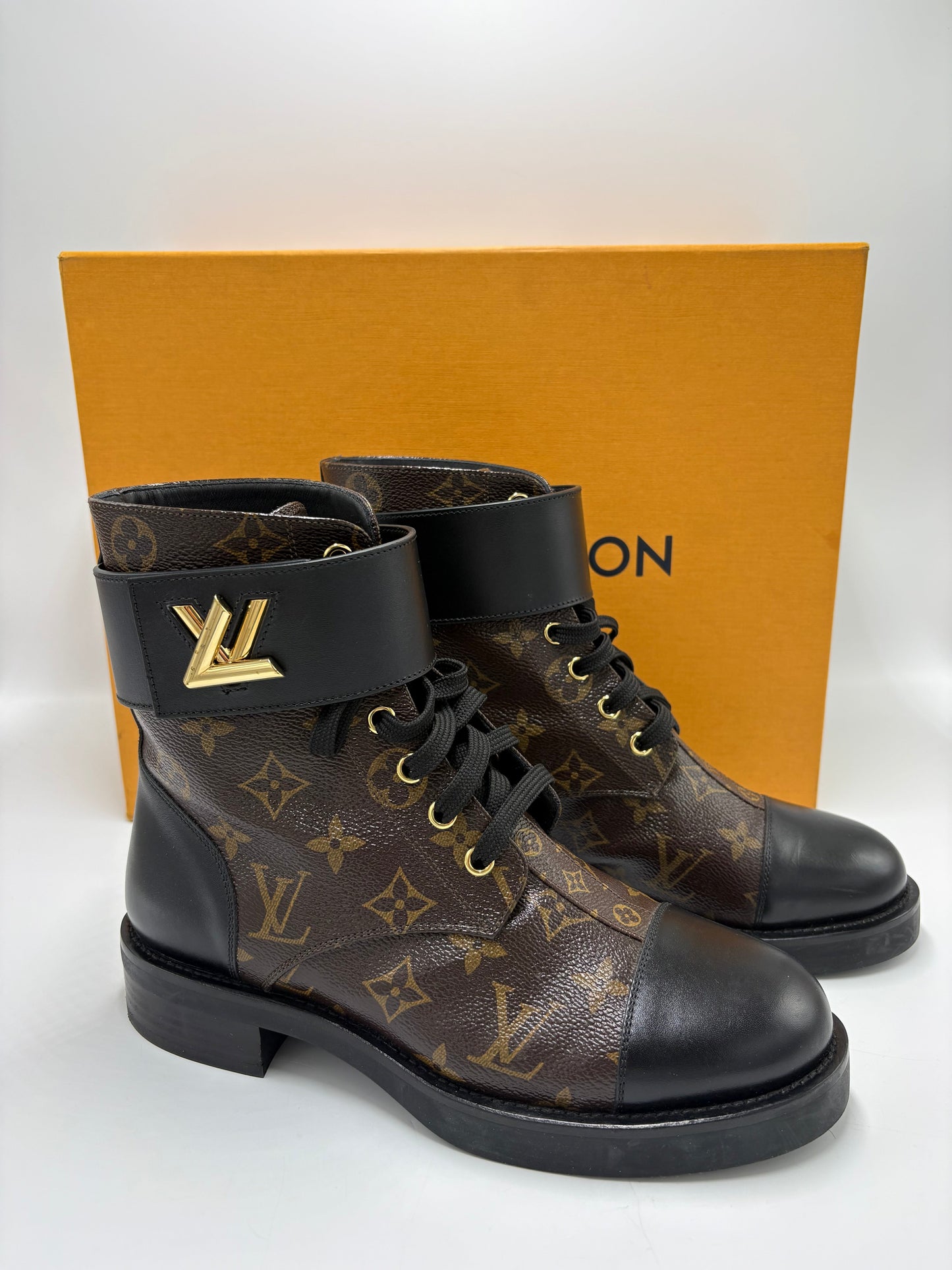 Louis Vuitton Wonderland Ranger Luxury Designer Boots, Size: 8