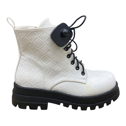 Boots Ankle Flats By Unilady In White, Size:7