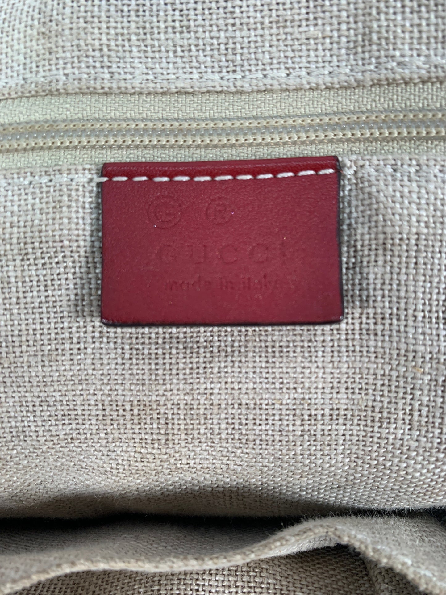 Handbag Luxury Designer By Gucci, Size: Medium