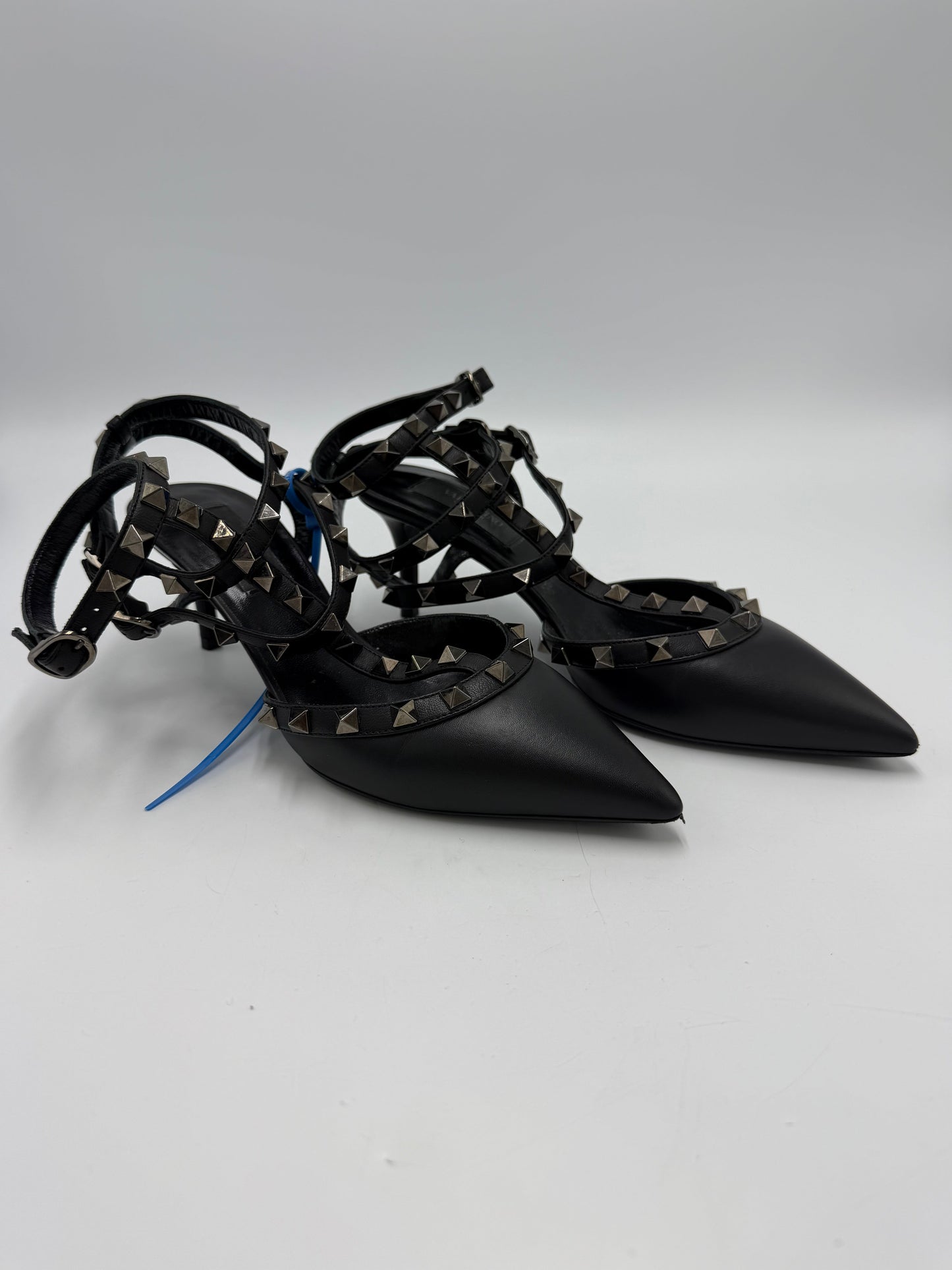 Sandals Luxury Designer By Valentino-garavani In Black, Size: 6.5