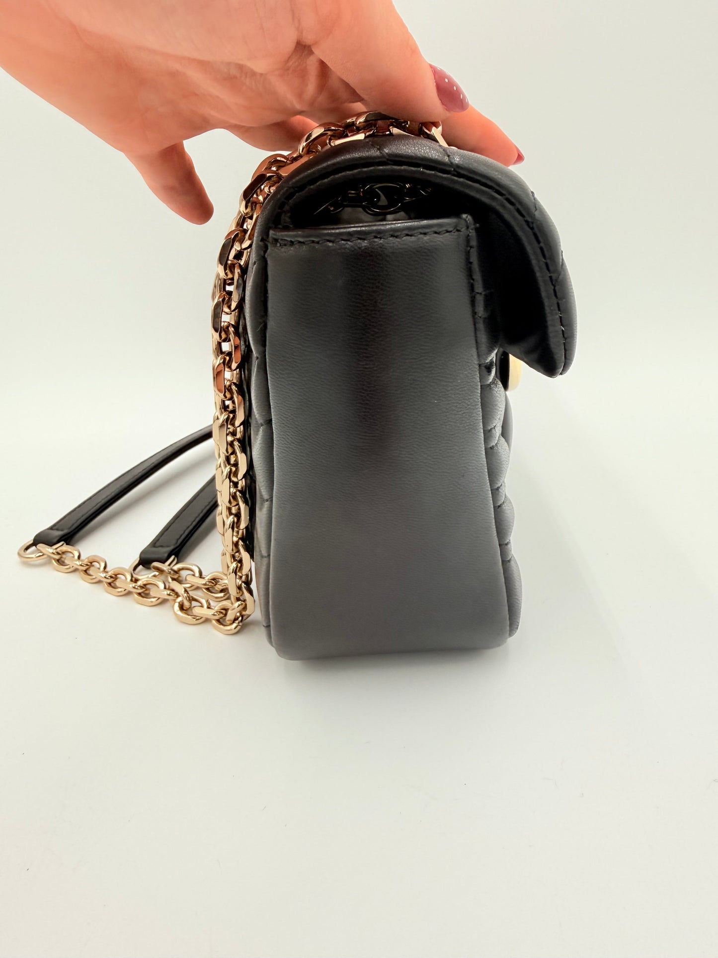 Handbag Luxury Designer By Gucci In Black & Gold, Size:Medium