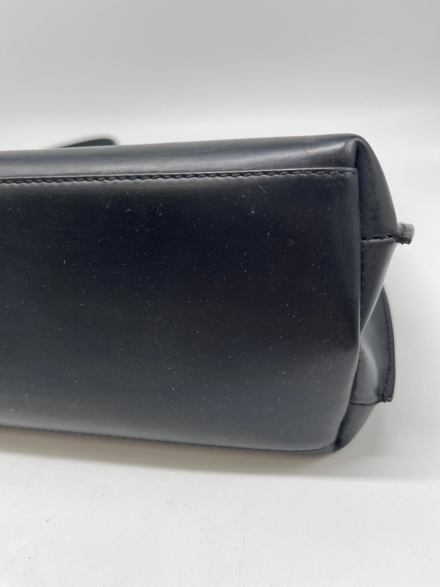 Handbag Luxury Designer By Gucci, Size: Medium