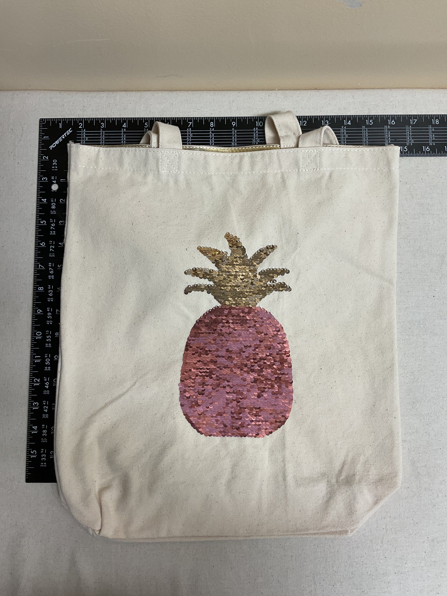 Tote By Clothes Mentor, Size: Medium