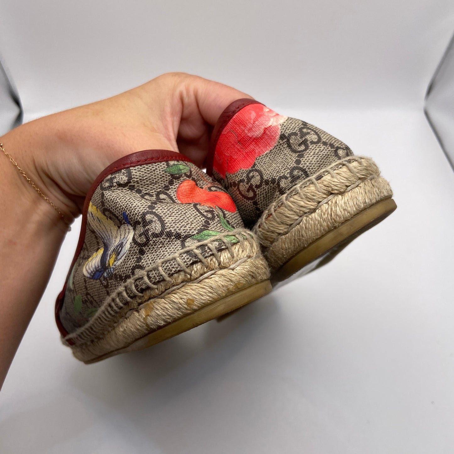 Shoes Luxury Designer By Gucci In Floral Print, Size: 8.5