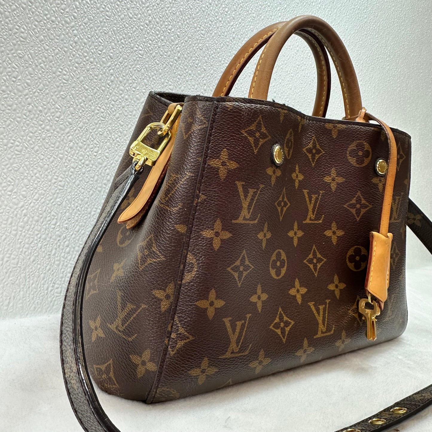 MONTAIGNE Handbag Luxury Designer By Louis Vuitton, Size: Medium