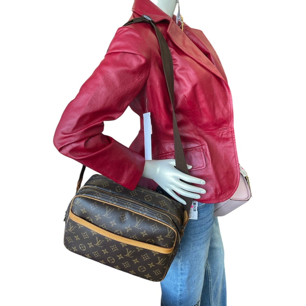 Crossbody Luxury Designer By Louis Vuitton, Size: Medium