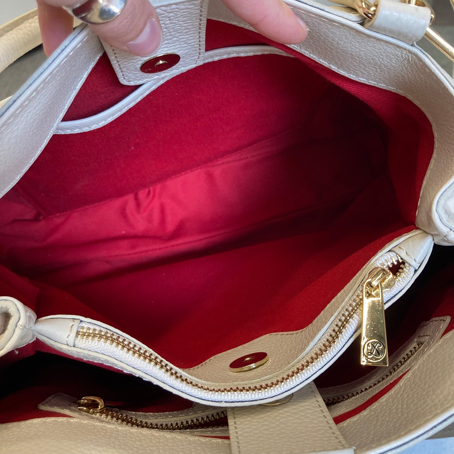Crossbody Leather By Divina Firenze In Cream, Size:Medium