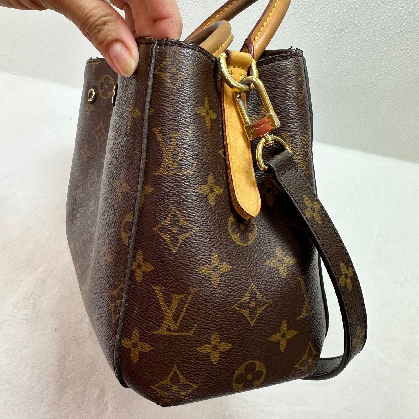 MONTAIGNE Handbag Luxury Designer By Louis Vuitton, Size: Medium