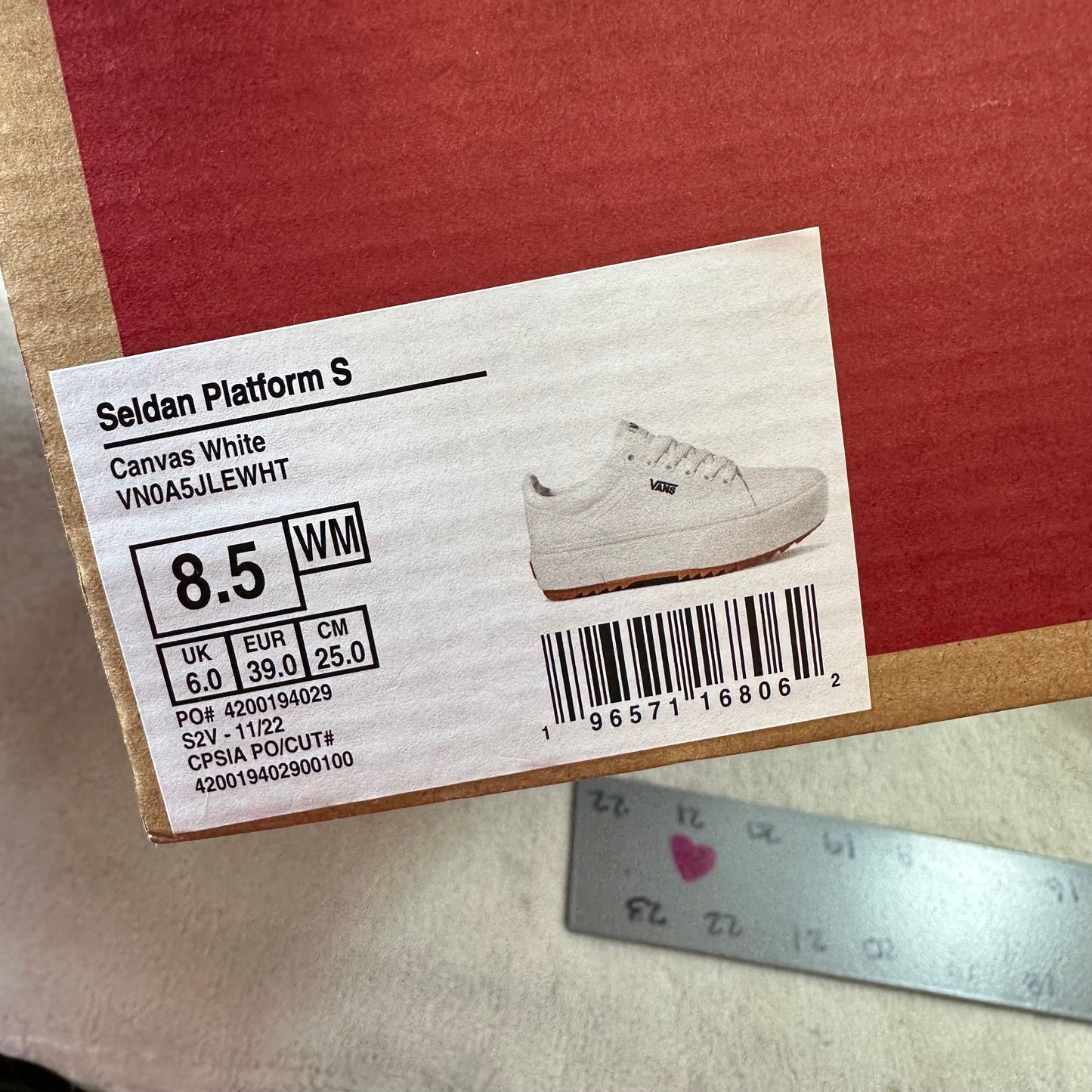 Shoes Sneakers By Vans In White, Size: 8.5