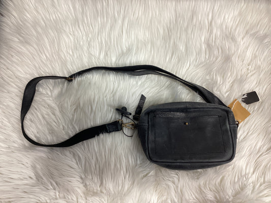 Crossbody By Cmc In Grey, Size:Medium