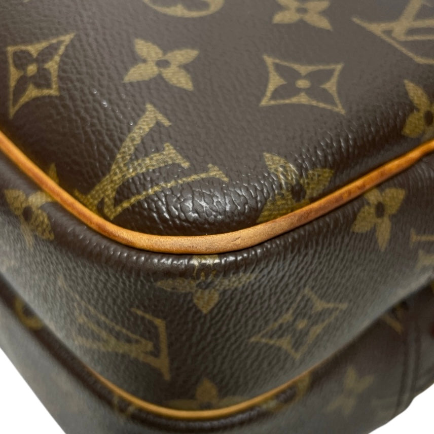 Crossbody Luxury Designer By Louis Vuitton, Size: Medium