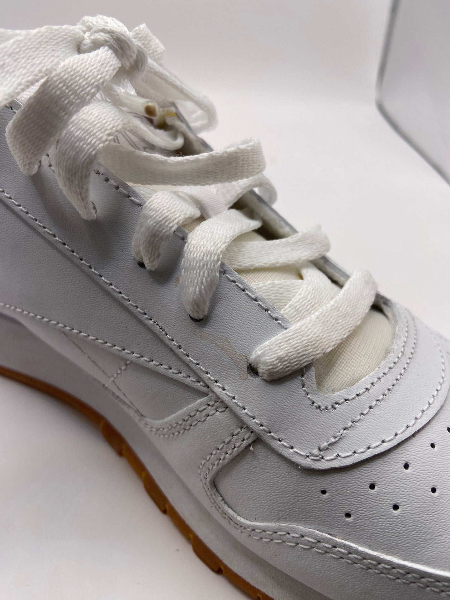 Shoes Sneakers By Reebok In White, Size: 8.5