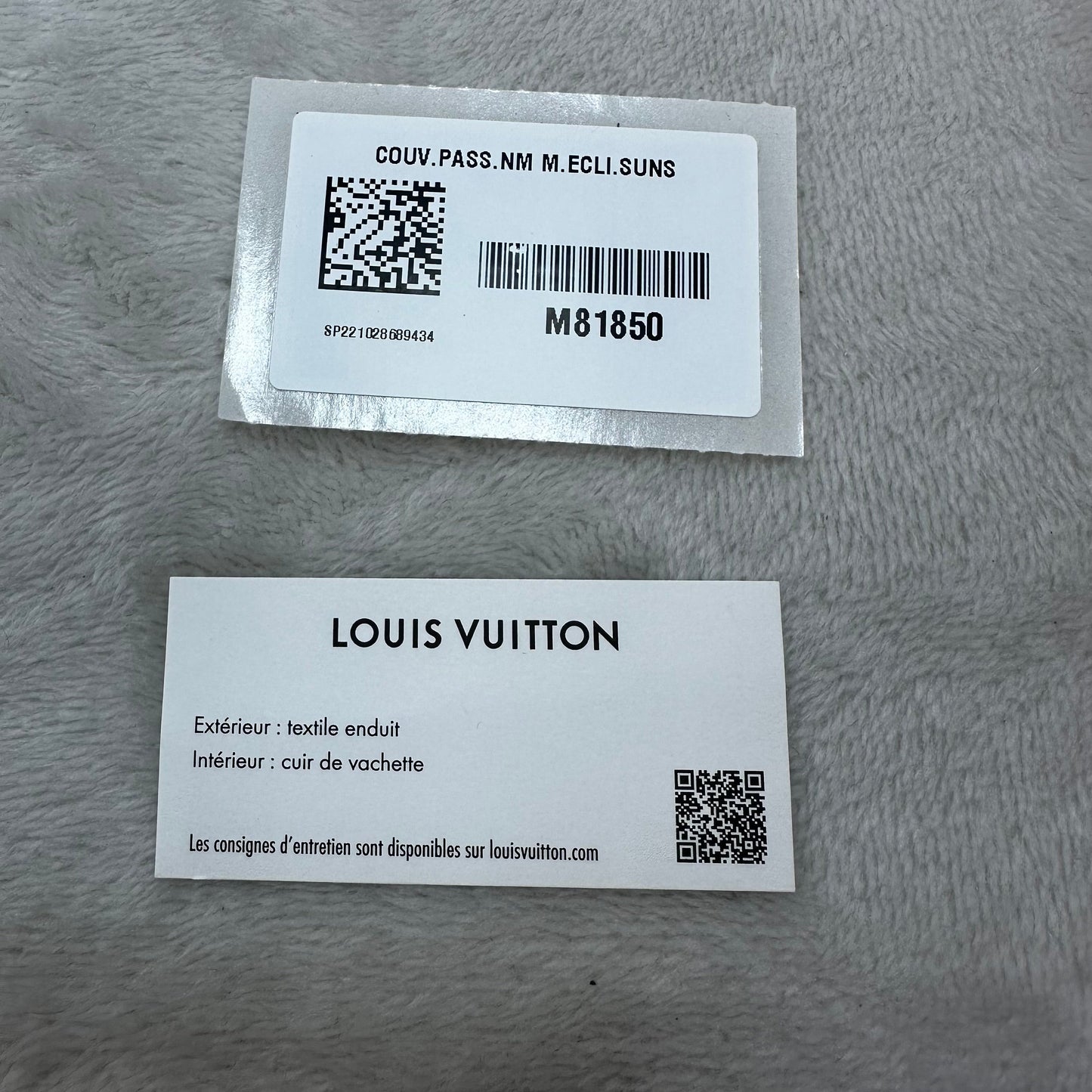 Passport cover Luxury Designer Tag By Louis Vuitton